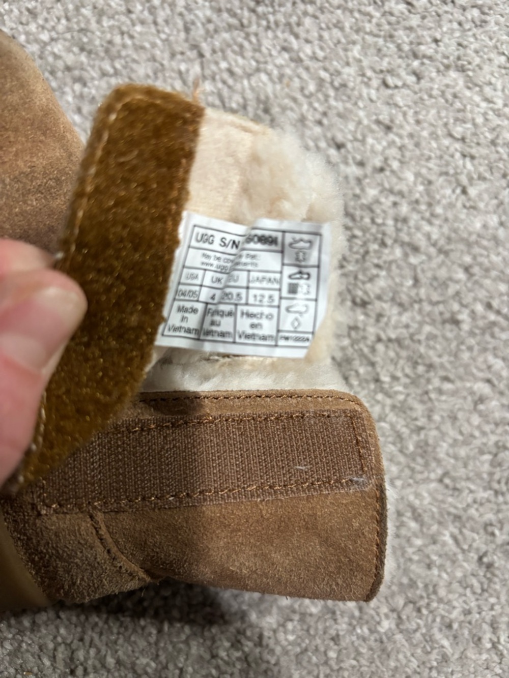 UGG Chestnut Baby Size 4 Mini Boot - Picture 4 of 4